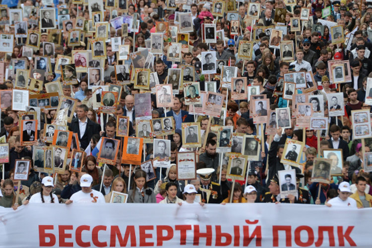 Милионно шествие "Безсмъртният полк" преминава през Москва (видео)