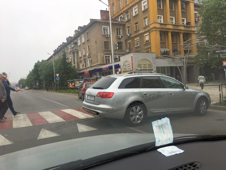 Как си паркираме в Димитровград или „войната по пътищата“