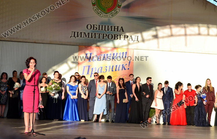 Випуск 2018 на ПМГ в пълен блясък на бала 