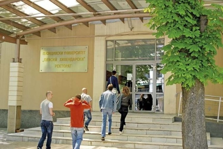 Над 1600 кандидат-студенти на предварителните изпити  на Пловдивския университет през юни