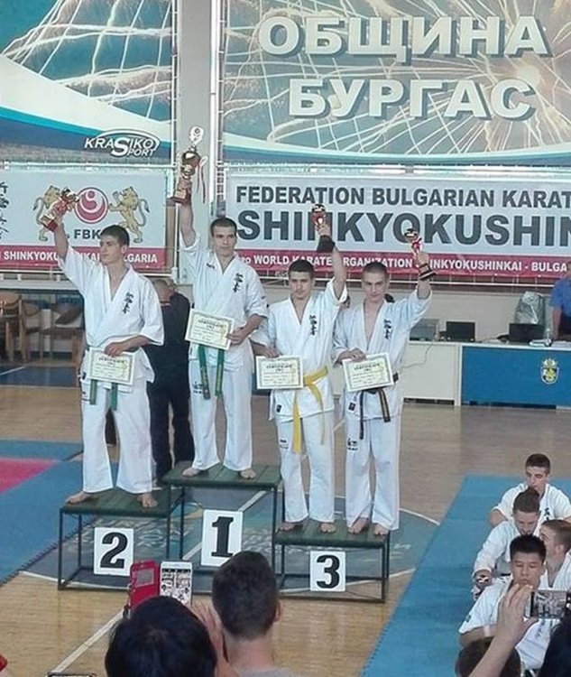 Млади димитровградски каратисти с медали от международна надпревара 