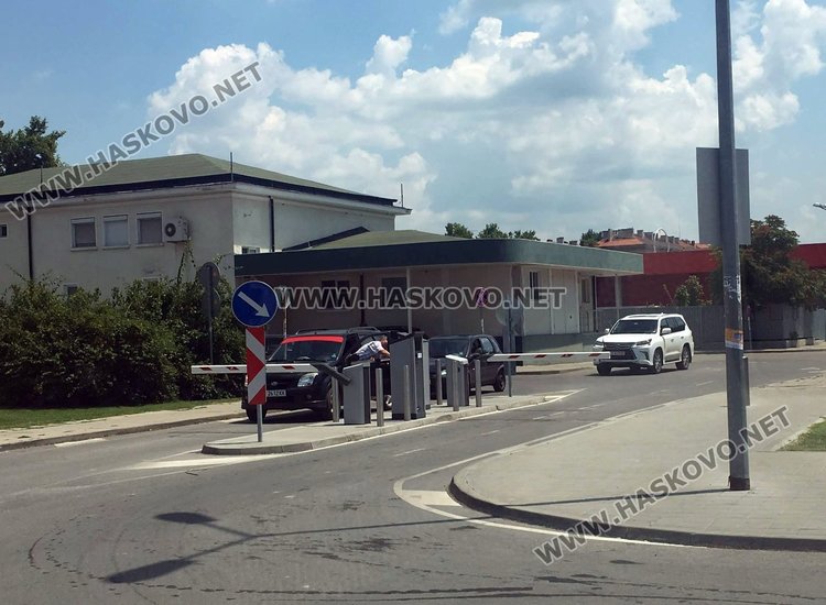 Ограничиха престоя на паркинга на един от хипермаркетите в града