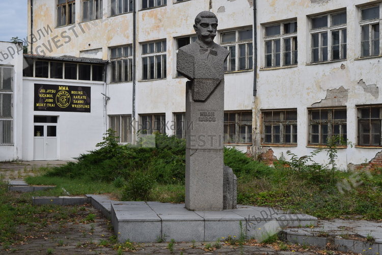 Предлагат бюст-паметникът на Вазов да се постави на видно място във „Възрожденци”