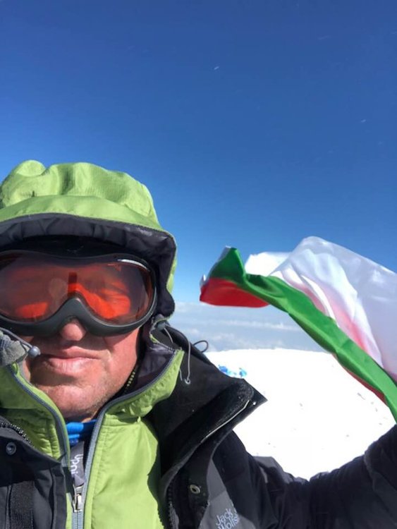 Бившият депутат Юнал Тасим изкачи връх Елбрус в Кавказ