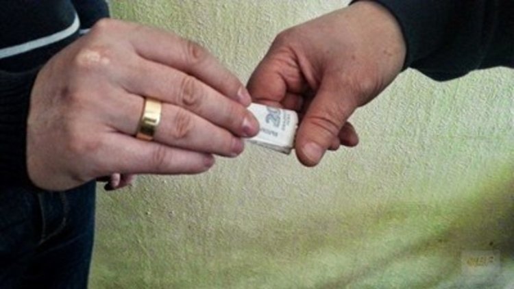 Перничанин се опита да подкупи димитровградски полицаи