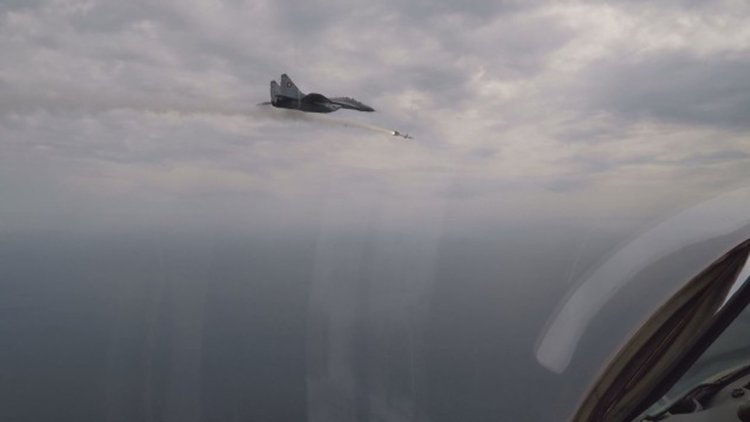 Изтребители стреляха с ракети над Черно море експериментално