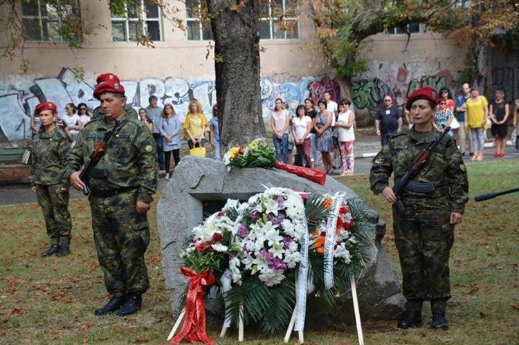 Празничен концерт на площад “Акад. Николай Хайтов” с ТФ “Етноритъм”