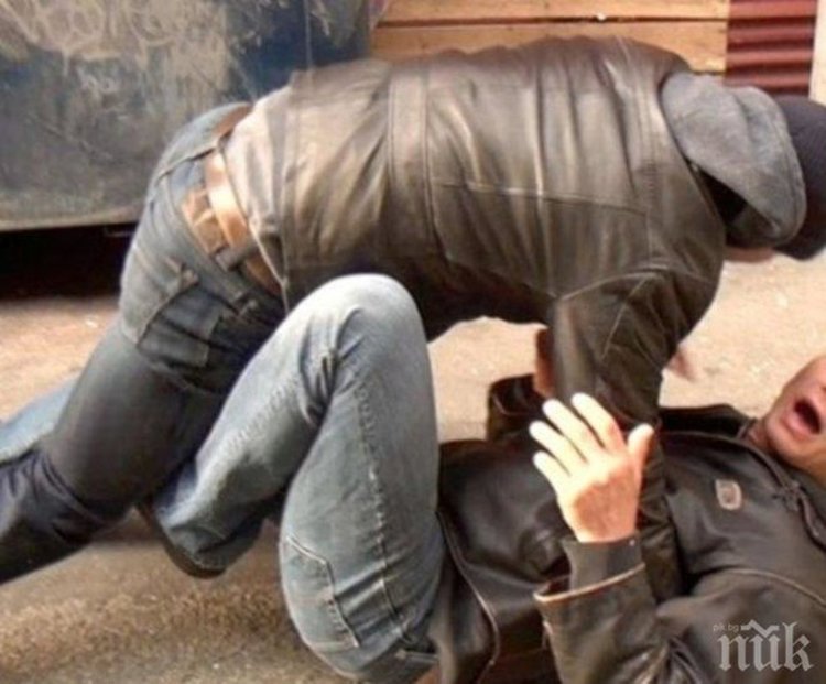 Млади мъже се биха по обед в Кърджали, закопчаха ги и двамата