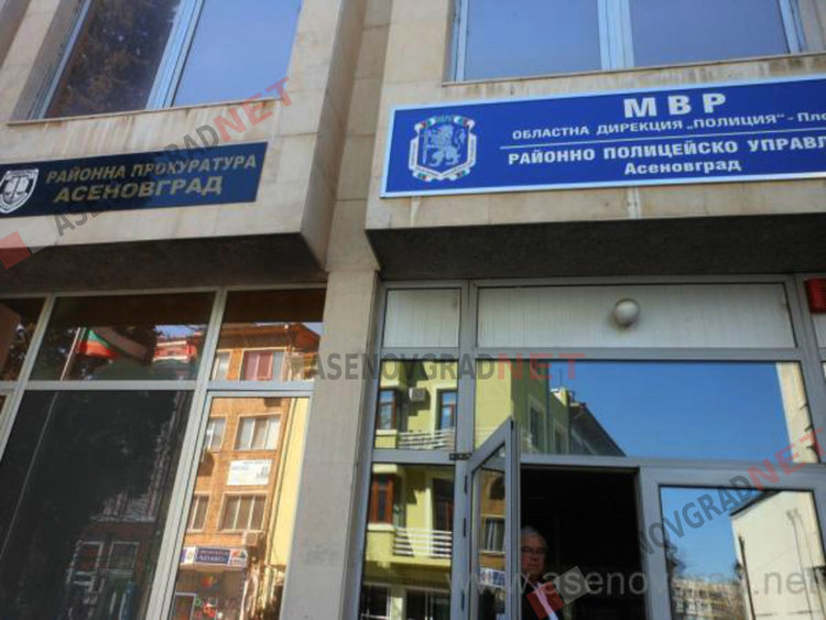 Трима са привлечени като обвиняеми за кражба на 20 бона от хипермаркет в Асеновград
