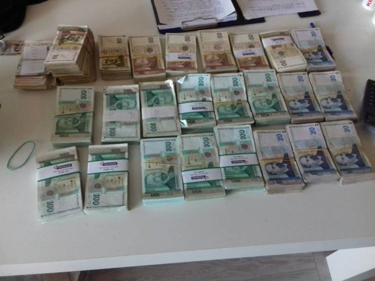 Задържаха група за ДДС измама, търгували с мобилни телефони