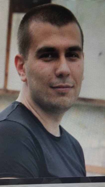 Виждали ли сте този мъж? Ако да, позвънете веднага на 112