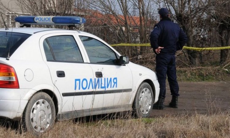 12 души в ареста след забележка за силна музика и спречкване с полицаи