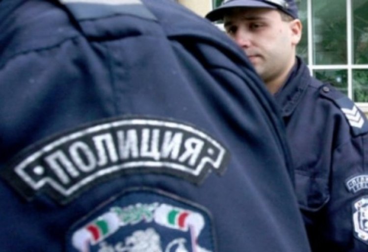 Хулиган налита на полицай на професионалния му празник, попада в кауша