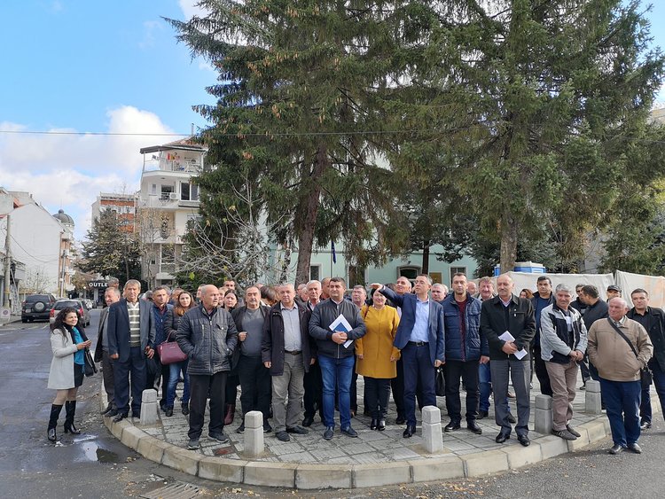 Мълчалив протест на кметове пред Горско стопанство