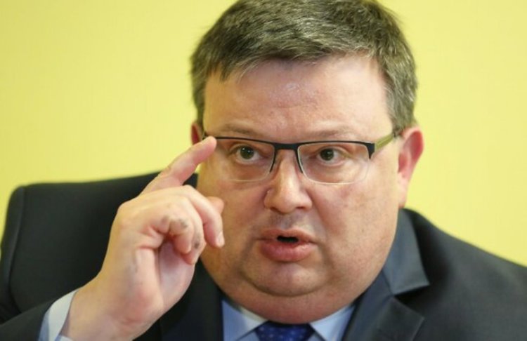 Господин Цацаров, „всички да носят отговорност“ означава никой да не е отговорен