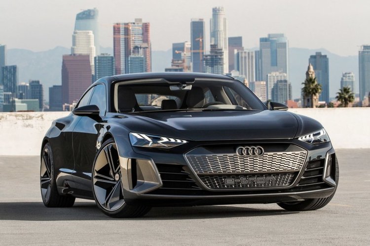 Audi представи новия e-tron GT (видео)
