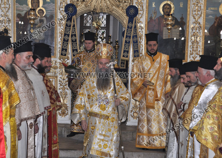 Дядо Николай отслужи Ивановденската литургия в Хасково