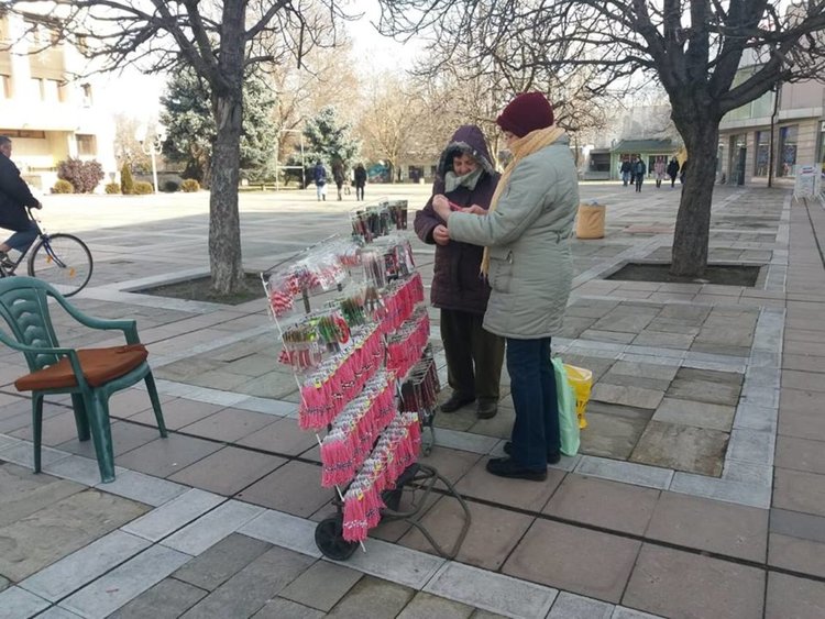 Първите мартенички вече са на пазара