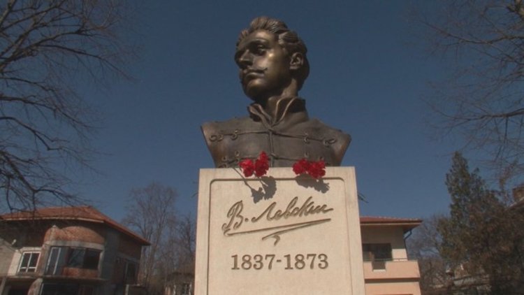 Пенсионерка дари всичките си спестяванията за паметник на Левски