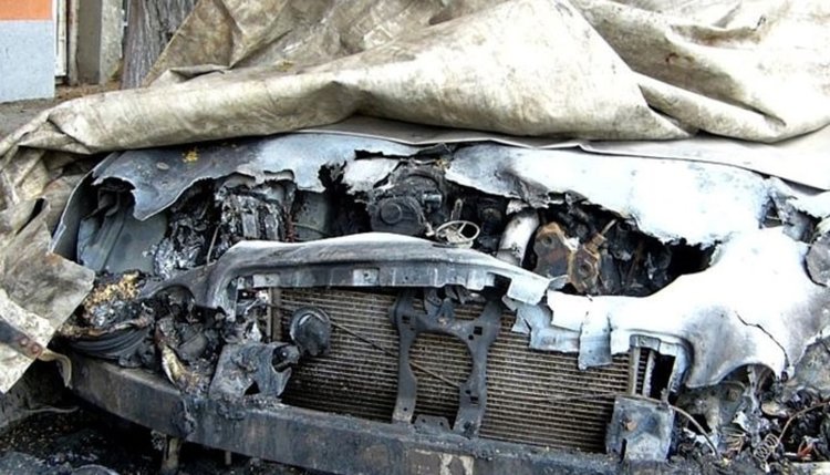 Поредният "Мерцедес" се подпали в движение,този път във "Възрожденци"