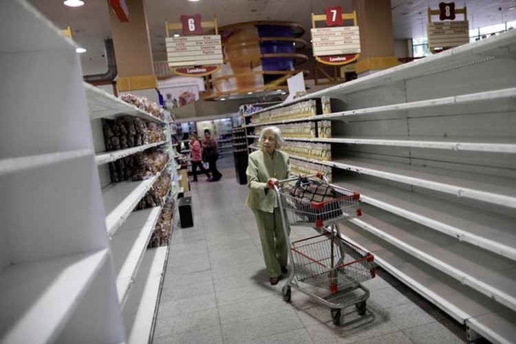 Доларът поскъпна с 23% за ден във Венецуела
