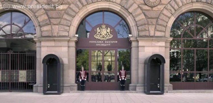  Радев освободи Иво Христов от поста началник на кабинета на президента