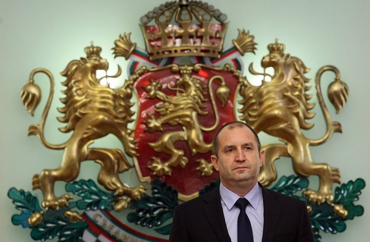 Румен Радев призова ЦИК да бъде намален броят на недействителните бюлетини.