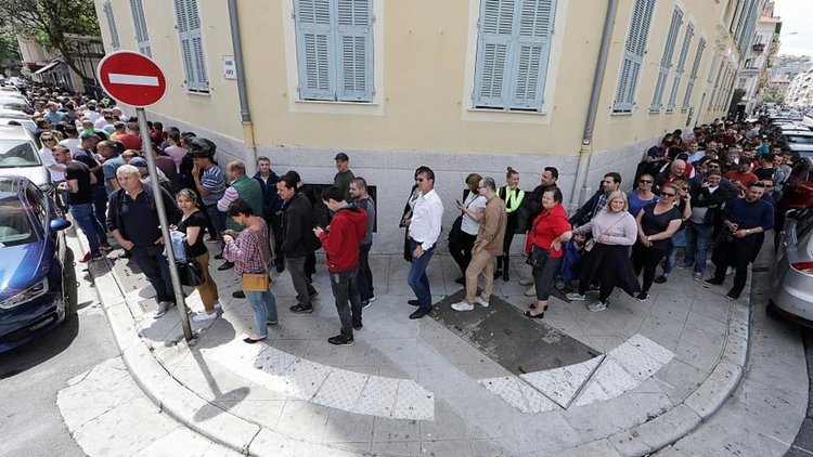 Румънците нанесоха двоен удар на управляващите социалдемократи