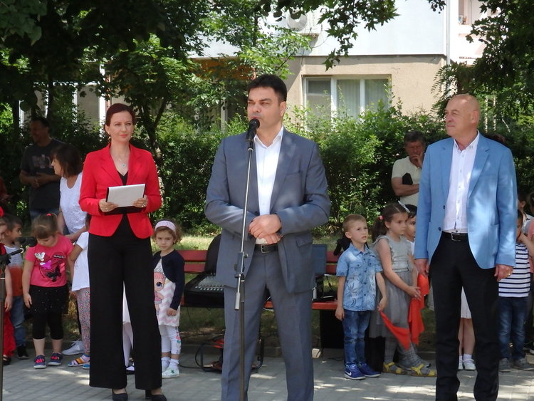 Нова детска площадка бе открита днес в Димитровград