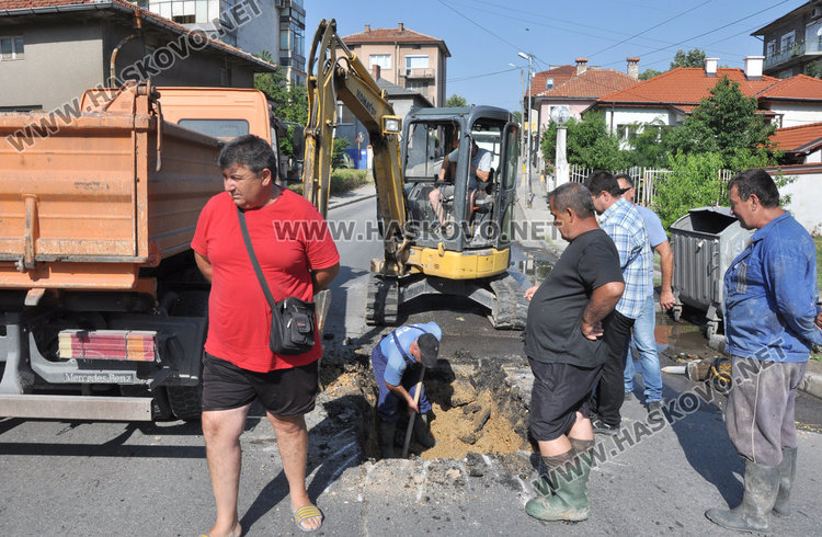 Затвориха "Дунав" заради ВиК аварията, трафик по близките улици в Хасково