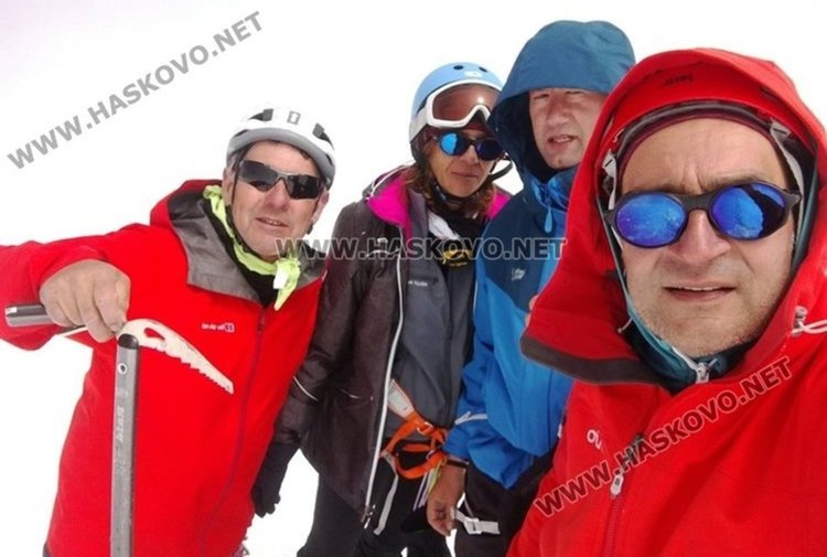 Трима хасковлии и варненка погледнаха света от Монблан