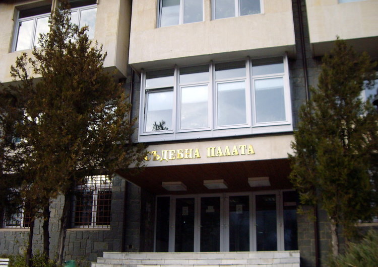 500 лв. глоба за развилнял са смолянчанин, налетял на 18-годишен и автомобила му
