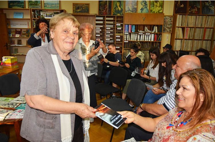 Хасковската поетеса Стойка Мариновска представи новата си книга „Пак сме заедно”