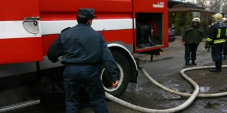 Вила край Смолян изгоря, спасиха две къщи и 8 декара гора в близост