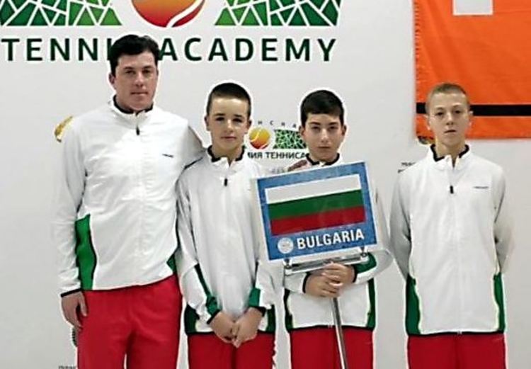 Юношите на България в състава си с хасковлия биха Латвия на Европейската зимна тенис купа