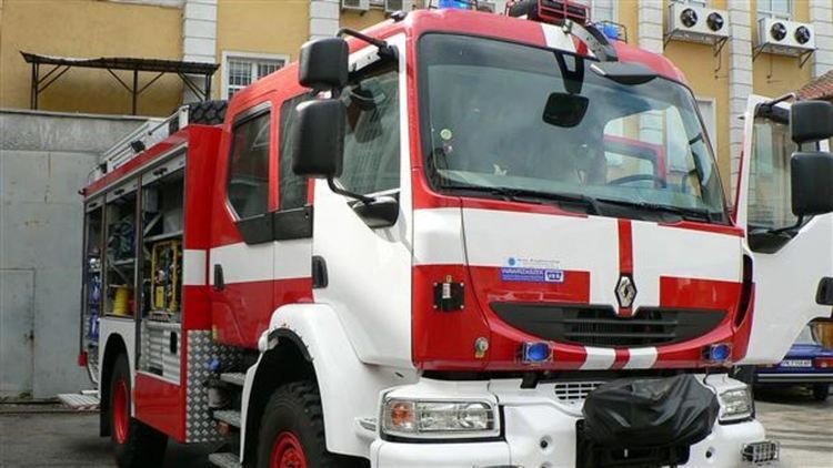 Огнеборци спасиха от изпепеляване цех за пелети край Смолян 