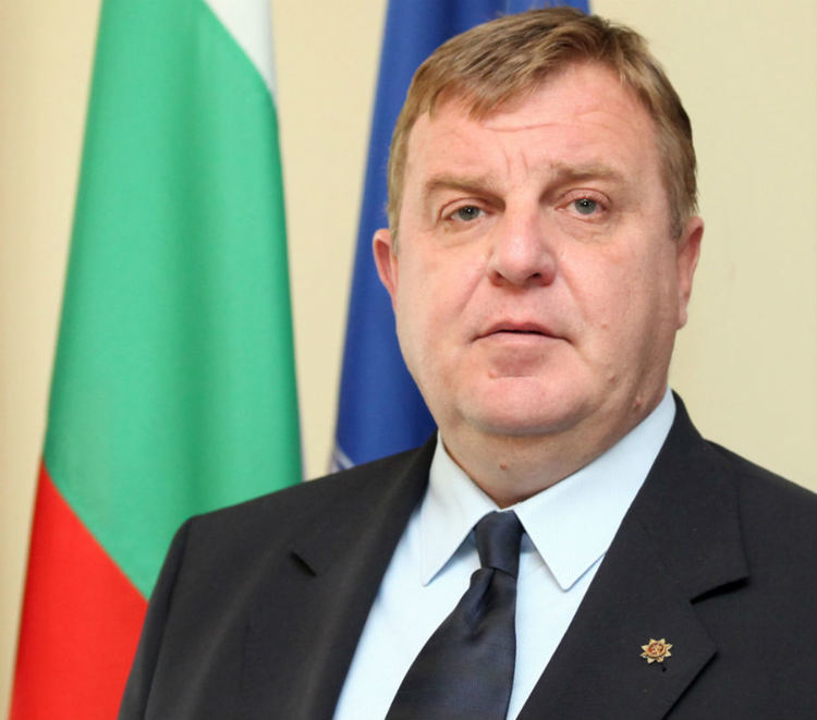 Каракачанов: Спряхме две групи мигранти на границата