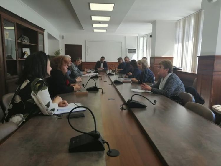 Община Димитровград организира доставка по домовете на лекарства, храни и продукти от първа необходимост за нуждаещи се