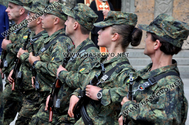 Военните в Хасково намалиха строяванията, ограничиха учения и лагери