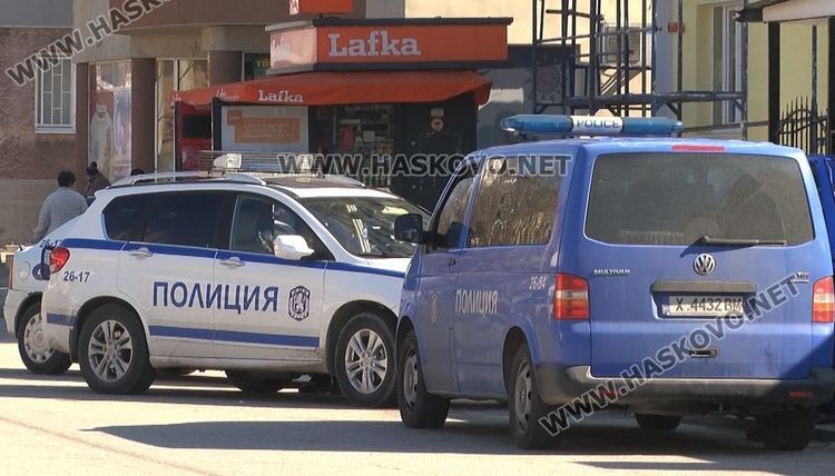 Задържаха двама младежи с дрога