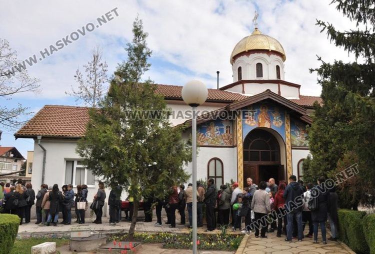 Няма да се раздават върбови клонки на Цветница и в Димитровград, на църква - с маска 