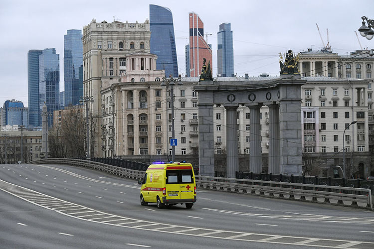 Болниците и линейките в Москва са на предела на възможностите си