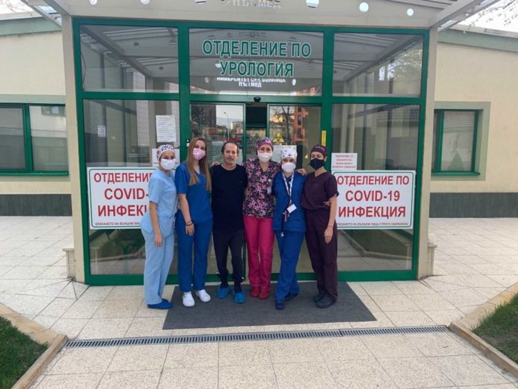 В Пловдив изписаха пациент след 12 дни интензивно лечение заради COVID-19