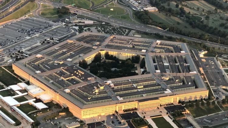 Пентагонът дава 133 милиона долара за производство на маски по военновременен закон