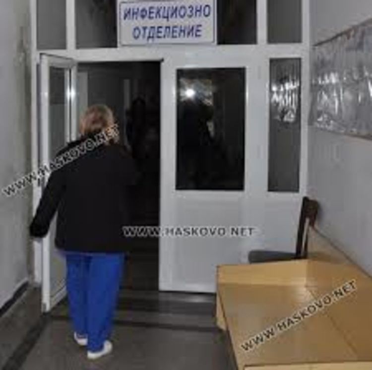Лекар и две медицински сестри от екипа на инфекциозно отделение в МБАЛ-Хасково заразени с коронавирус