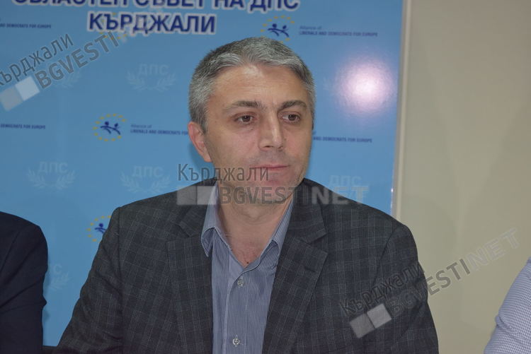 ДПС-Кърджали поздрави председателя на партията Мустафа Карадайъ за 50-годишния му юбилей