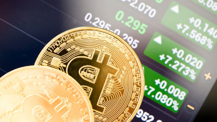 Bitcoin надмина 10 хил. долара, но бързо поевтиня с над 10%