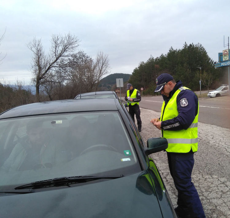 Специализирана операция на полицията в областта:Рекорд-на проверена кола се падат по три нарушения
