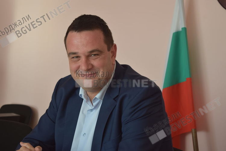 Областният управител Никола Чанев поздрави децата на Кърджали