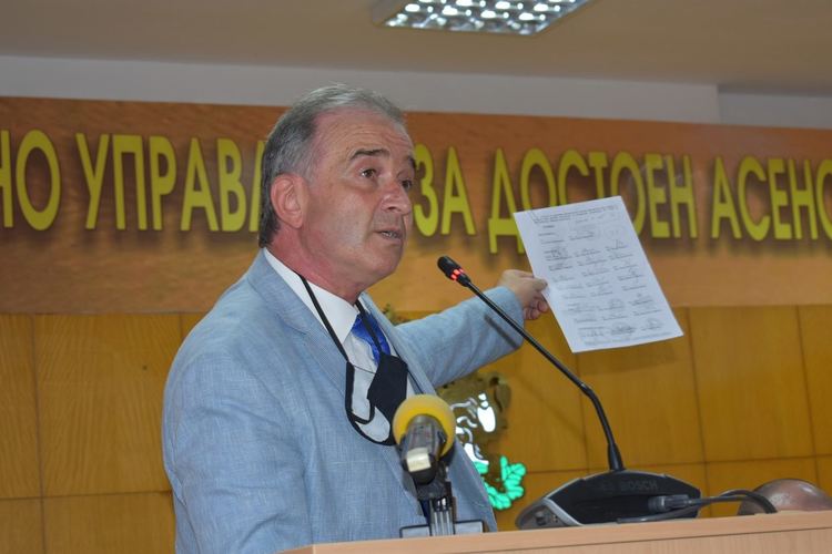 Кметът на Асеновград показа документ с подписи на експерти, съгласили се да приемат неработещата пречиствателна станция